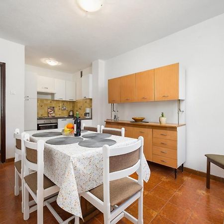 House With Apartments Mila ウマグ エクステリア 写真