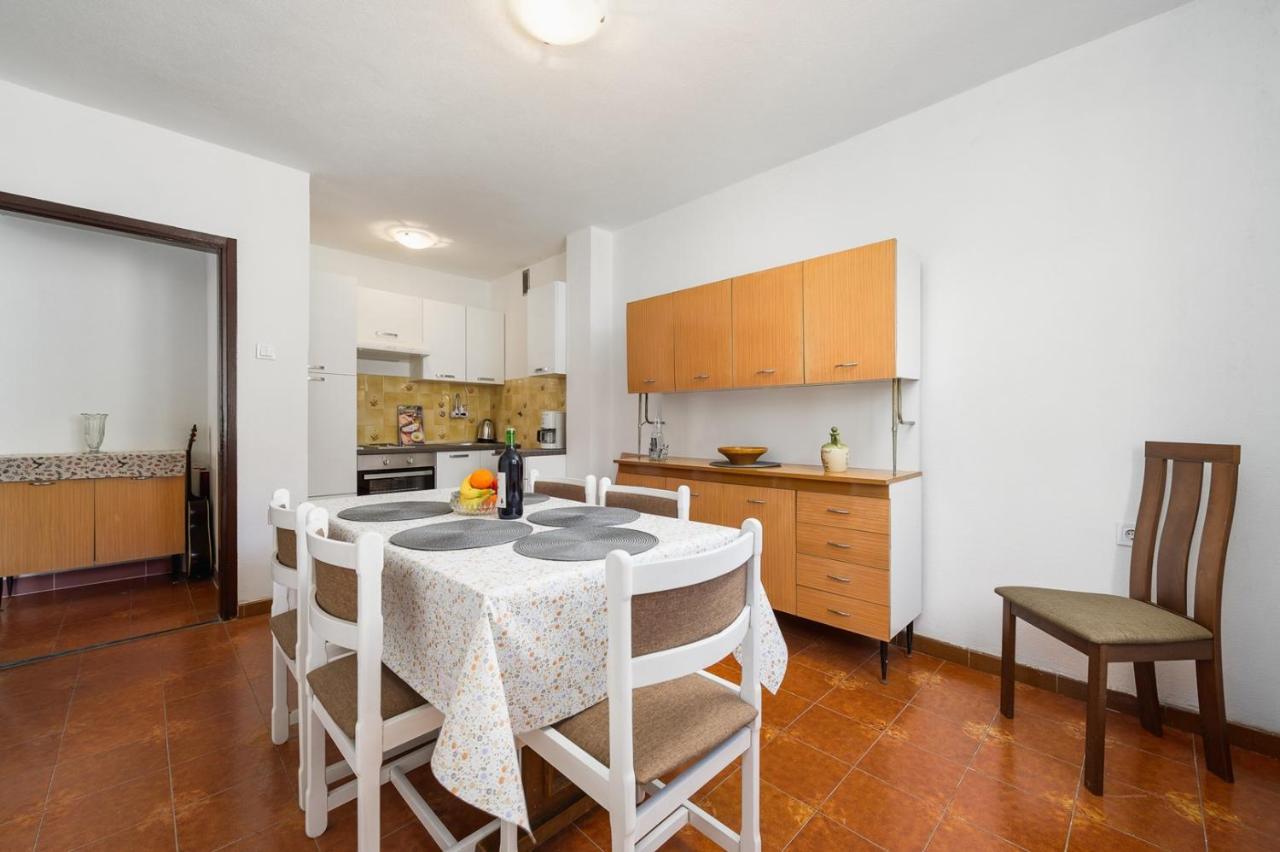 House With Apartments Mila ウマグ エクステリア 写真