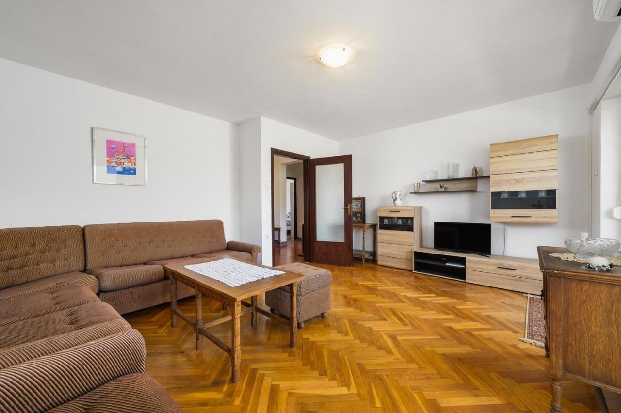 House With Apartments Mila ウマグ エクステリア 写真